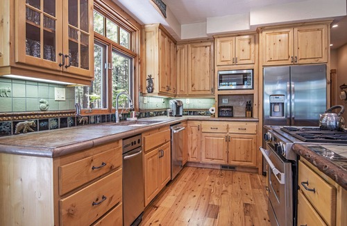 Black Butte Ranch Cabin | Top-Rated Executive Lodge with Pool and Ocean Views