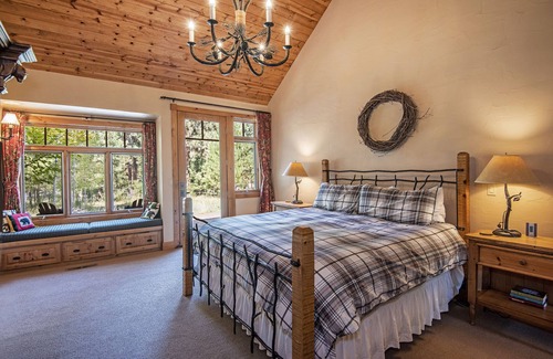 Black Butte Ranch Cabin | Top-Rated Executive Lodge with Pool and Ocean Views