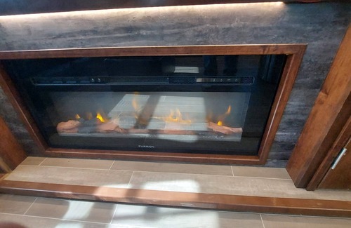 Boerne House | Discover Glamping Bliss: Comfort, Spa & Family-Friendly Fun