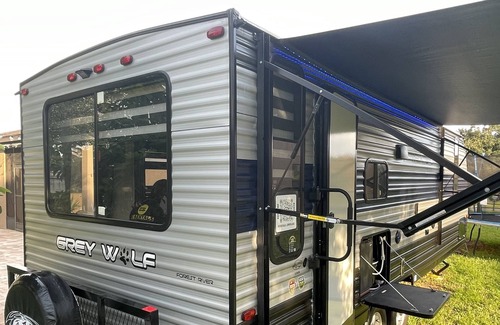 Taft House | Relaxing RV Retreat with Deck, Amenities for Families