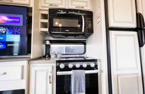 Smith River House | Oceanview RV Escape with Indoor Heated Pool & Spa