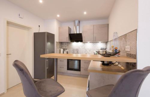 Herrensohr Apartment | Premium Saarbrücken Getaway: Child-Friendly and Rated 9.8