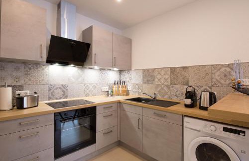 Herrensohr Apartment | Premium Saarbrücken Getaway: Child-Friendly and Rated 9.8