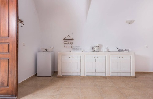 Pyrgos Villa | Elegant Villa Lucy in Pyrgos with Relaxing Spa Amenities
