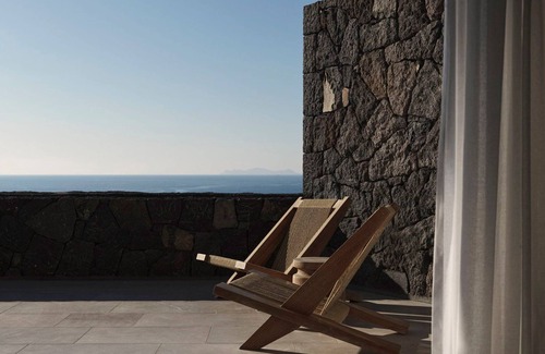 Oia Villa | Luxury Santorini Villa | Villa Sirens Song | 3 Bedrooms | Private Infinity Pool.