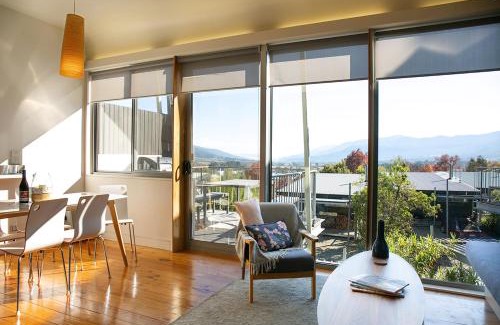Mount Beauty Villa | Elegant Scandinavian Townhouse with Great Guest Reviews
