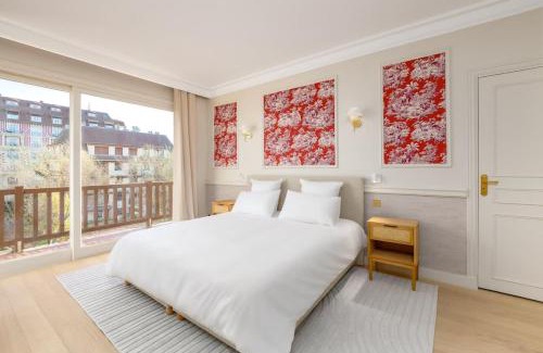 Deauville City Centre Apartment | Luxury sea view 3BR-2BA with services in Deauville