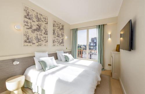 Deauville City Centre Apartment | Luxury sea view 3BR-2BA with services in Deauville