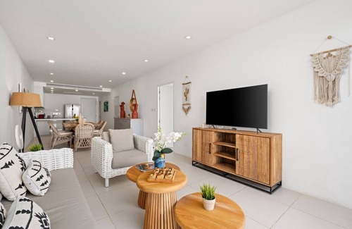 Plai Laem Apartment | Idyllic Sea View Apartment with Pool Access and Breakfast