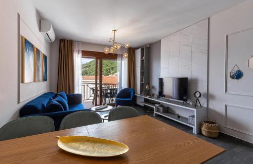 Przno Apartment | Scenic Oceanfront Apartment in Przno with Family-Friendly Vibe