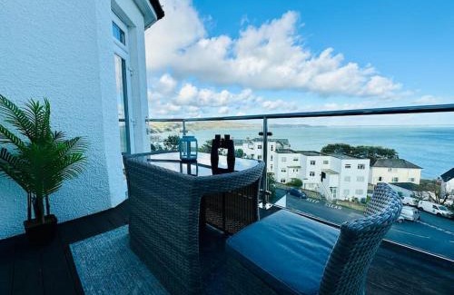 West Looe House | Sea View Apartment with Balcony, 4-Star Comfort Near Beach