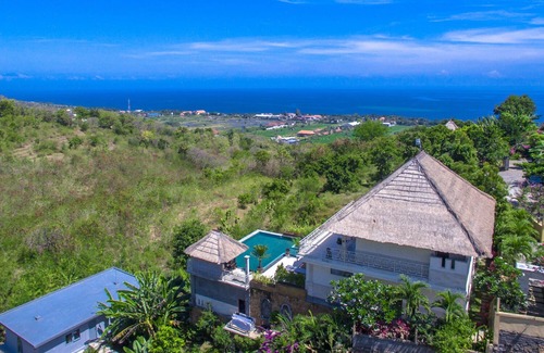 Temukus Villa | Ocean View Villa with Infinity Pool & Spa - Rated 10/10