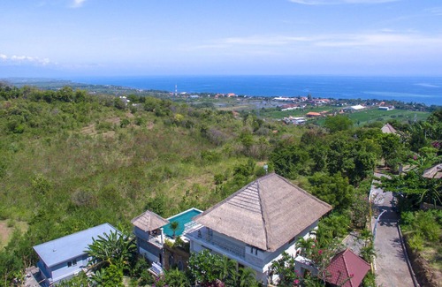 Temukus Villa | Ocean View Villa with Infinity Pool & Spa - Rated 10/10
