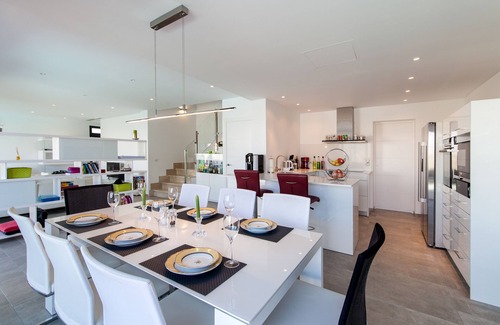 Badia Blava Villa | Seaside Villa Retreat with Private Pool and Spa Amenities