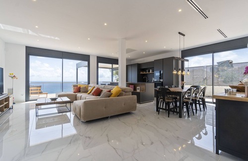 Arenys de Mar Villa | Seafront Villa with Pool & Spa near Barcelona - 10/10 Rating
