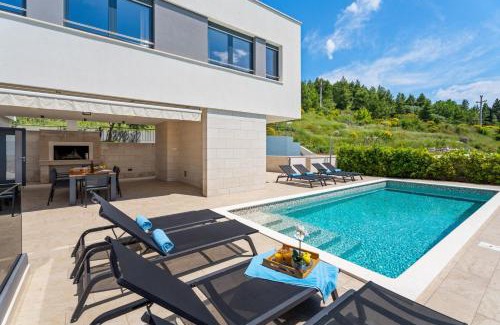 Omis Villa | Beautiful Seafront Villa IVAN with Heated Pool, 100m to Beach
