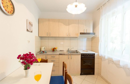 Cove Tri Zala (Zrnovo) Apartment | Oceanfront Seaside Apartment in Korcula: Guest Rated 9.8