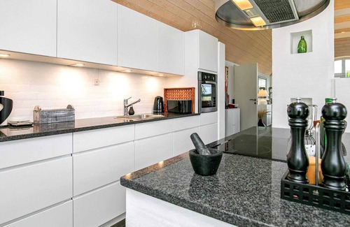 Houvig Strand House | Stunning 6-Person Holiday Home with Ocean View in Ringkøbing
