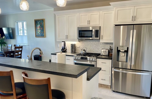 Hart Bay Condo | Seaview Condo with Jacuzzi & Easy Access to Adventure