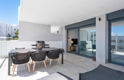 Puerto de la Duquesa Apartment | Seaside Retreat: 4-Star Resort with Private Beach & Spa