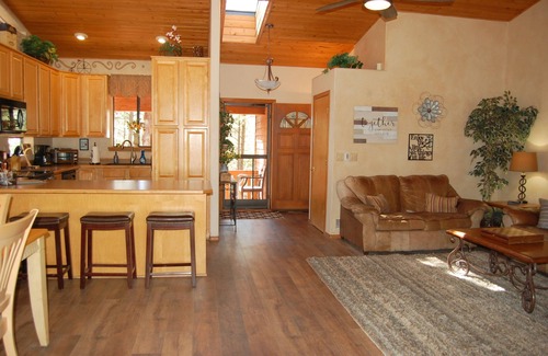 Parks Cabin | Pet-Friendly 4BR Cabin in Flagstaff with Pool & Kitchen