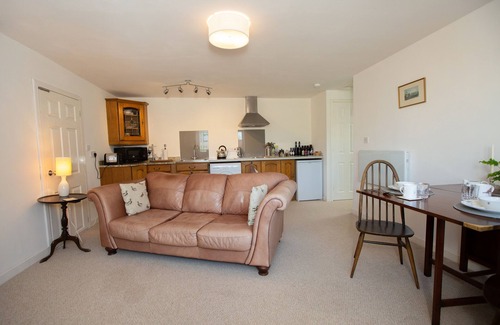 Huntingdon Cottage | Fully Equipped Self-Catering Cottage with Spa and Breakfast