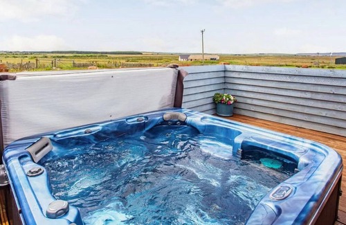 Hunspow Ski Chalet | Luxury Self Catering Lodge with private Hot Tub and Decking. Pet friendly