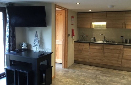 Surlingham Cottage | Tranquil Holiday Retreat by the Norfolk Broads, Rated 9.8/10