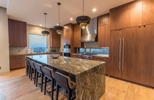 Ivins House | Elegant King Suites with Private Pool & Daily Housekeeping