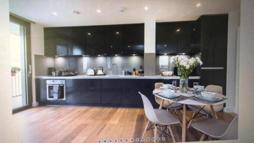 Fairfield Apartment | Elegant Serviced Apartment with Hot Tub & Top Guest Ratings