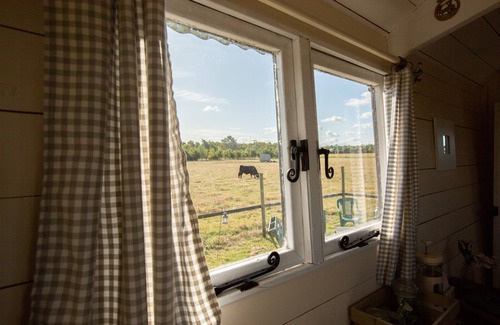 Huntingdon House | Cozy Shepherd's Hut with Ocean View & Hot Tub Access