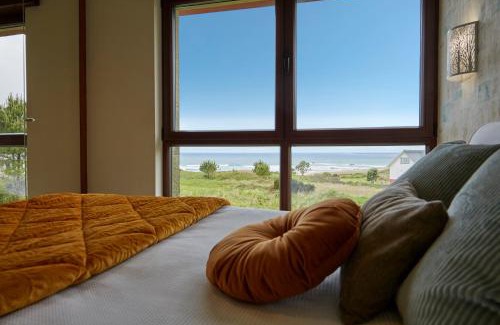 Serans House | Elegant Villa Carolina: Oceanfront Bliss with Top Amenities
