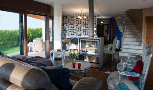 Serans House | Elegant Villa Carolina: Oceanfront Bliss with Top Amenities