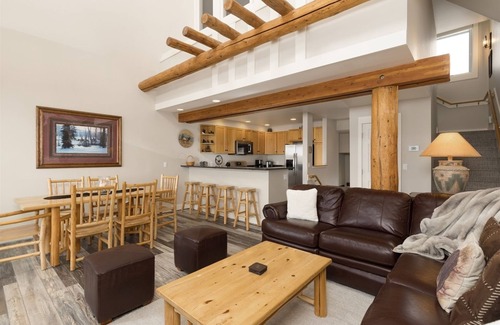 Saddle Ridge House | Romantic Moonlight Vacation Rentals with Breathtaking Views