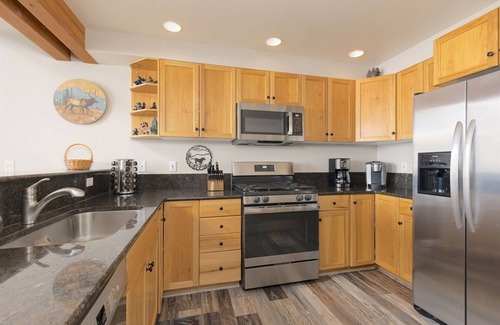 Saddle Ridge House | Romantic Moonlight Vacation Rentals with Breathtaking Views