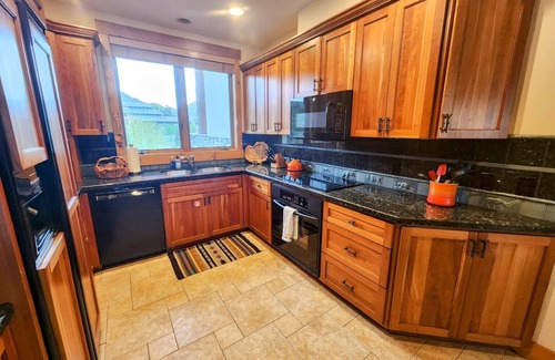 Crested Butte House | Premier SKI IN/SKI OUT Retreat Near West Wall Lift