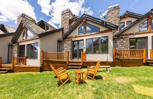 Crested Butte House | Premier SKI IN/SKI OUT Retreat Near West Wall Lift