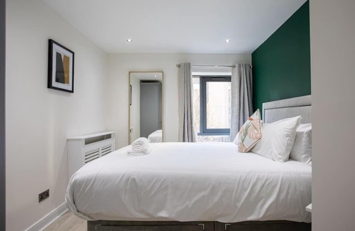 Belfast Central District Apartment | Pet-Friendly Retreat for 6 in City Centre - Rated 8.8/10