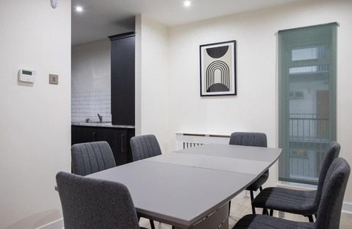 Belfast Central District Apartment | Pet-Friendly Retreat for 6 in City Centre - Rated 8.8/10