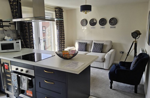 Doncaster House | Elegant 5 Star Small House with Lake View & Breakfast