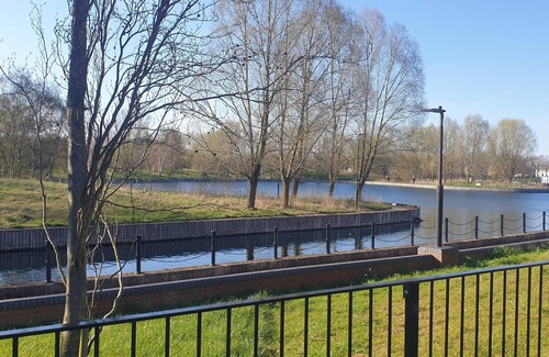 Doncaster House | Elegant 5 Star Small House with Lake View & Breakfast