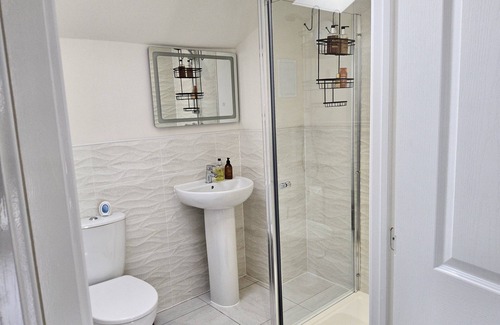 Doncaster House | Elegant 5 Star Small House with Lake View & Breakfast