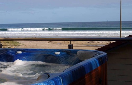 Moana House | Beachfront Moana: Guest Rated 9.8 with Spa & Ocean Views
