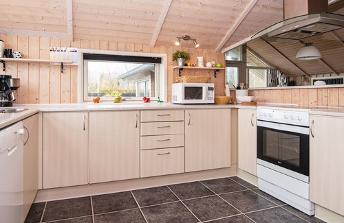 Bork Havn House | Ideal 7-Person Holiday Home in Hemmet with Breakfast