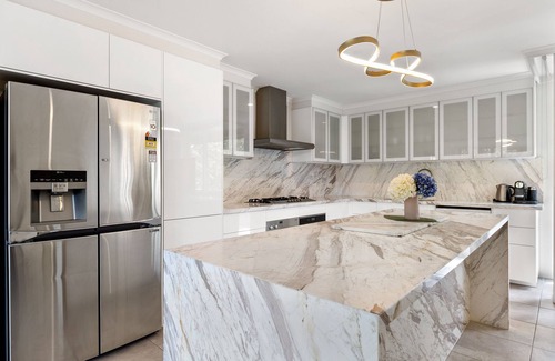Toorak Apartment | Elegant 3-Bedroom Suite on Exclusive Lansell Rd, Toorak
