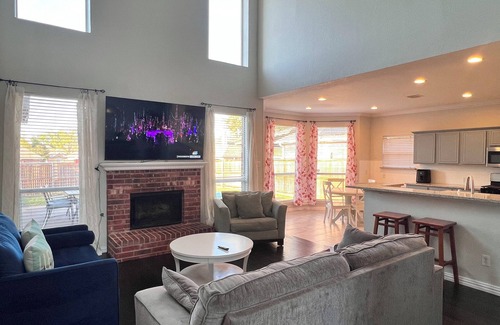 McKinney House | Spacious 4-BR Retreat with Pool Table and BBQ for 18