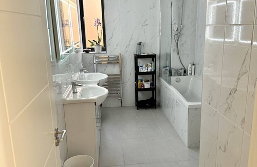 Tottenham Apartment | Spacious Apartment Near Central London & Tottenham Stadium