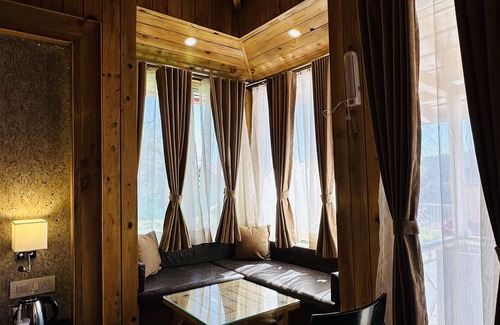 Kaul Villa | Indulge in a Luxury Stay at Hmt with Family-Friendly Amenities