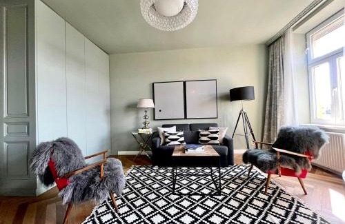 Rudolfsheim-Funfhaus Apartment | Elegant Stay in Vienna: Child-Friendly & Highly Rated 9.6
