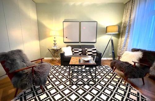 Rudolfsheim-Funfhaus Apartment | Elegant Stay in Vienna: Child-Friendly & Highly Rated 9.6